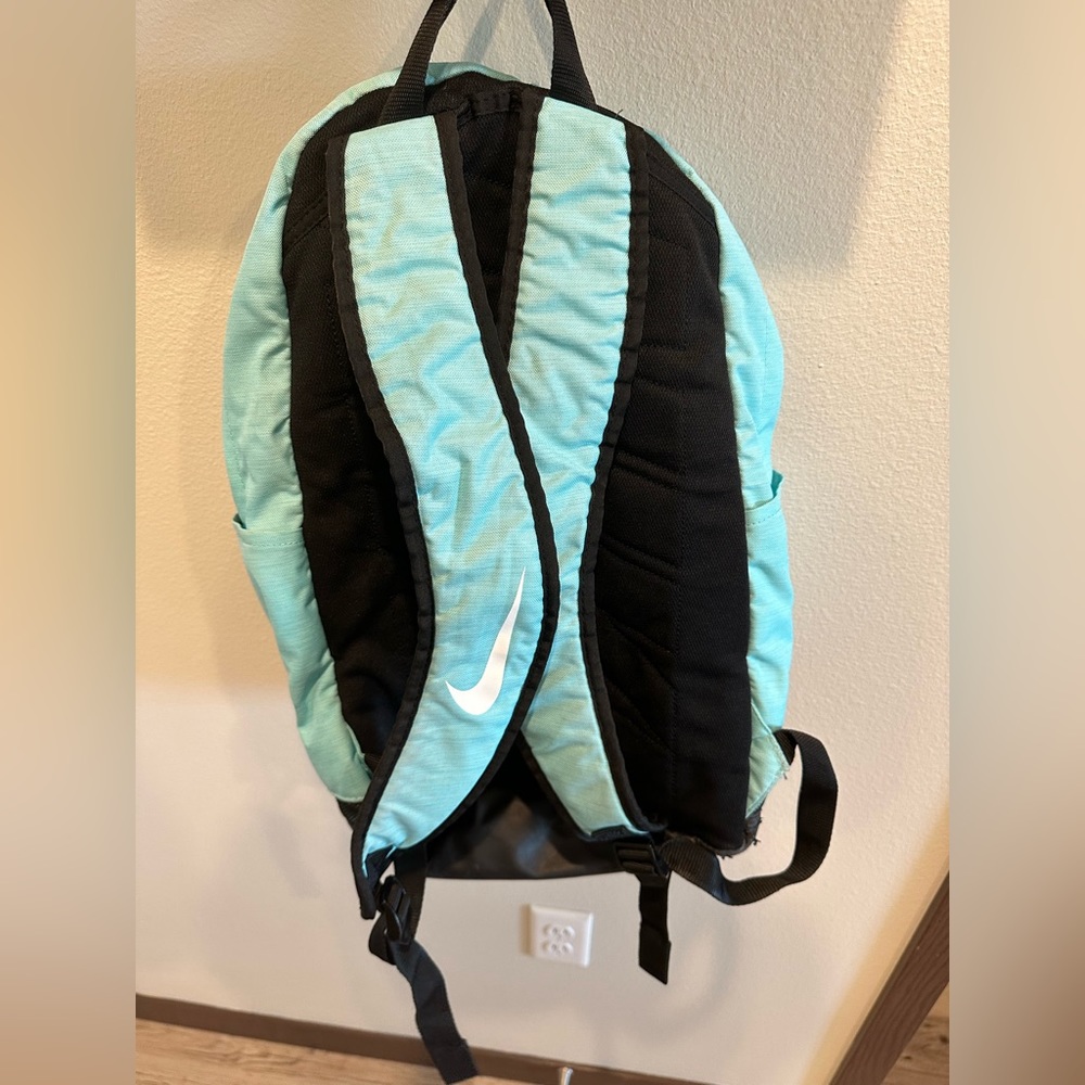 Cute Nike Backpack! - Picture 2 of 9